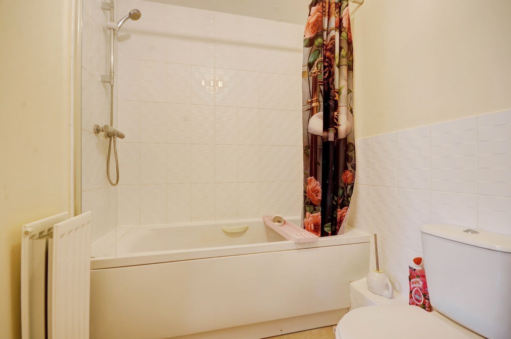 Property photo 2 of 6 Bathroom