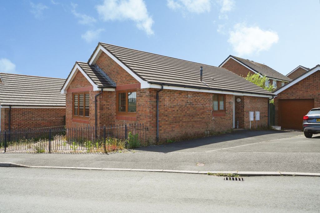 Property photo 2 of 20