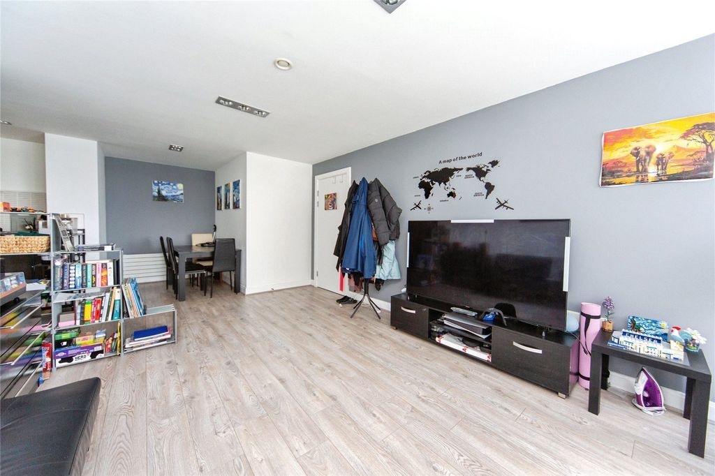 Property photo 2 of 26 Picture No. 16