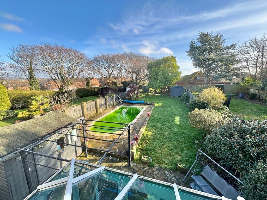 Property photo 2 of 20