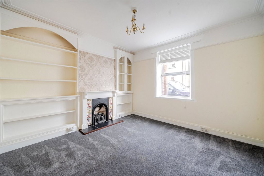 Property photo 2 of 10 Picture No. 37