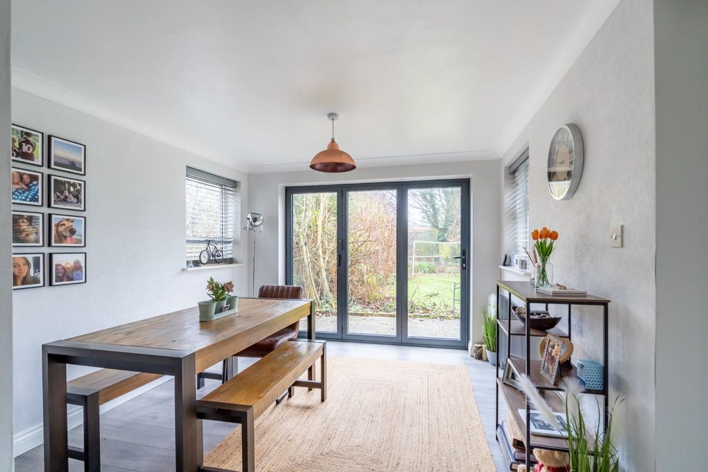 Property photo 2 of 17 Heath Croft-5.Jpg