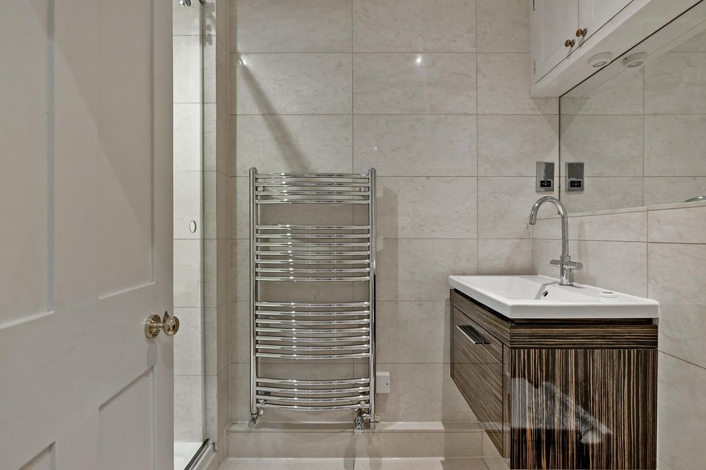 Additional image 8 of 5 bed town house for saleSt. John Street, Oxford, Oxfordshire OX1