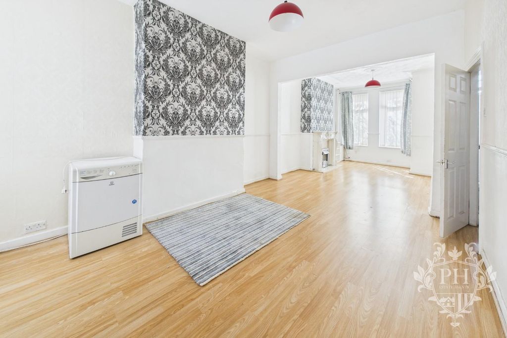 Property photo 2 of 13 Open Plan Living/Dining Room