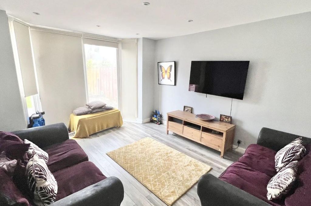 Property photo 3 of 10 3