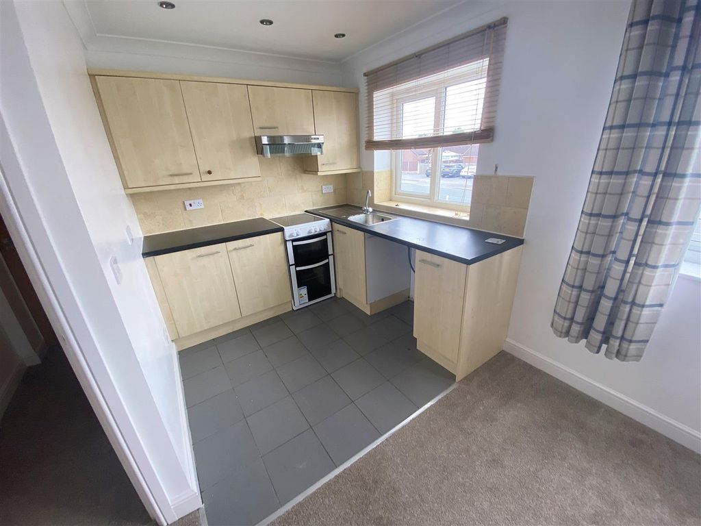 Property photo 2 of 7 Kitchen