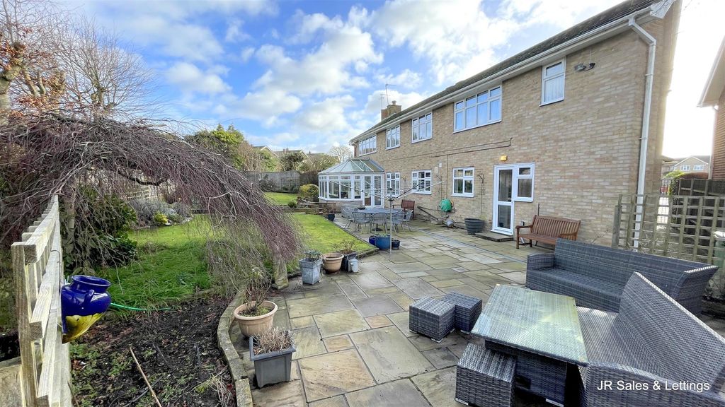 Property photo 3 of 24 Garden