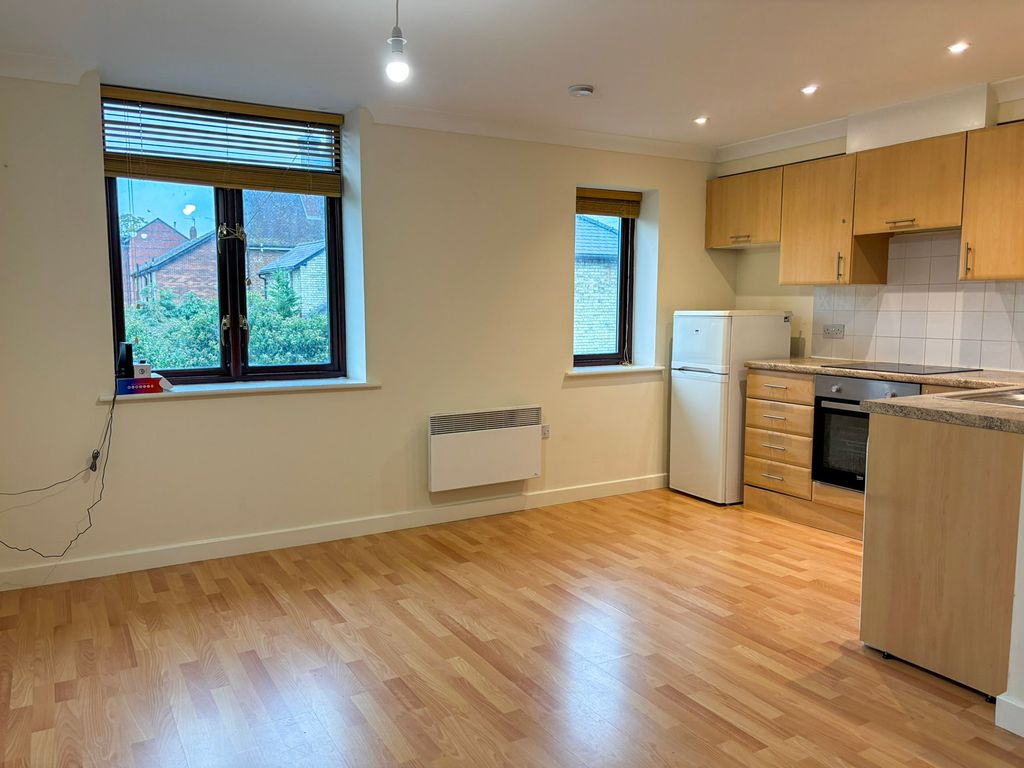Property photo 3 of 10 Kitchen