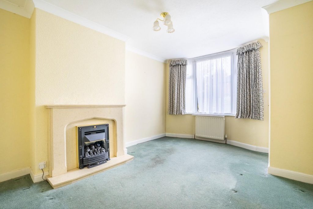 Property photo 3 of 14 Living Room