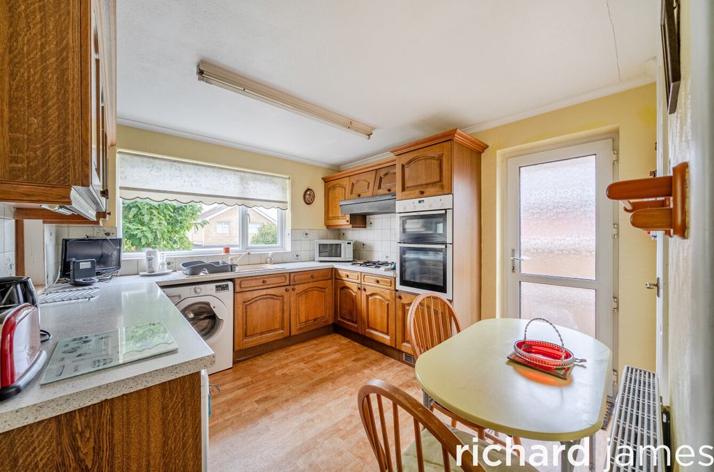 Property photo 3 of 10 c2B792A3Eb944949Bbfaf0E58Fe0Dd5F