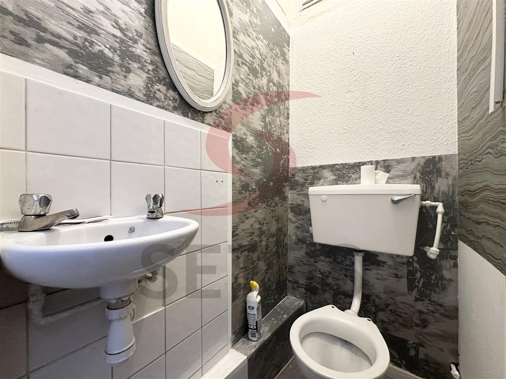 Property photo 3 of 6 Toilet