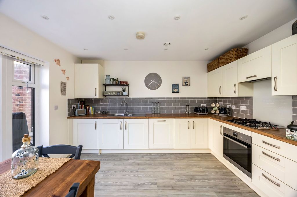 Property photo 3 of 17 Kitchen/Diner