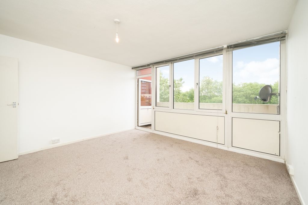 Property photo 2 of 10 Canterbury House ...