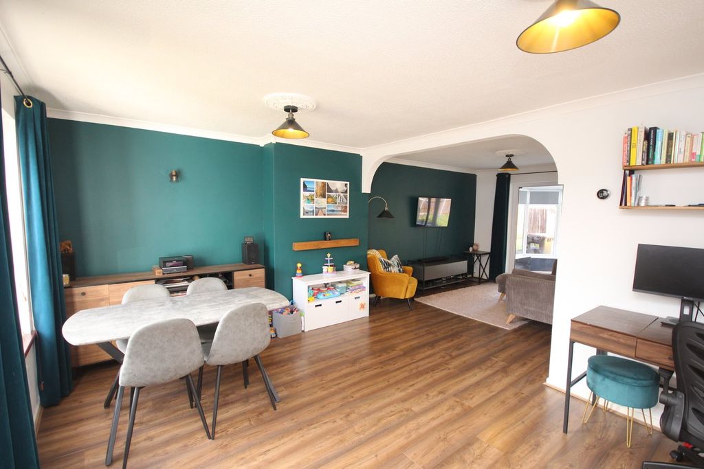 Property photo 2 of 16