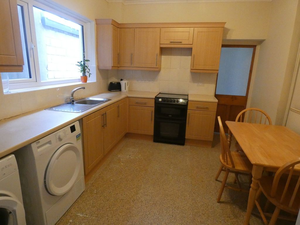 Property photo 3 of 11 Kitchen-Diner