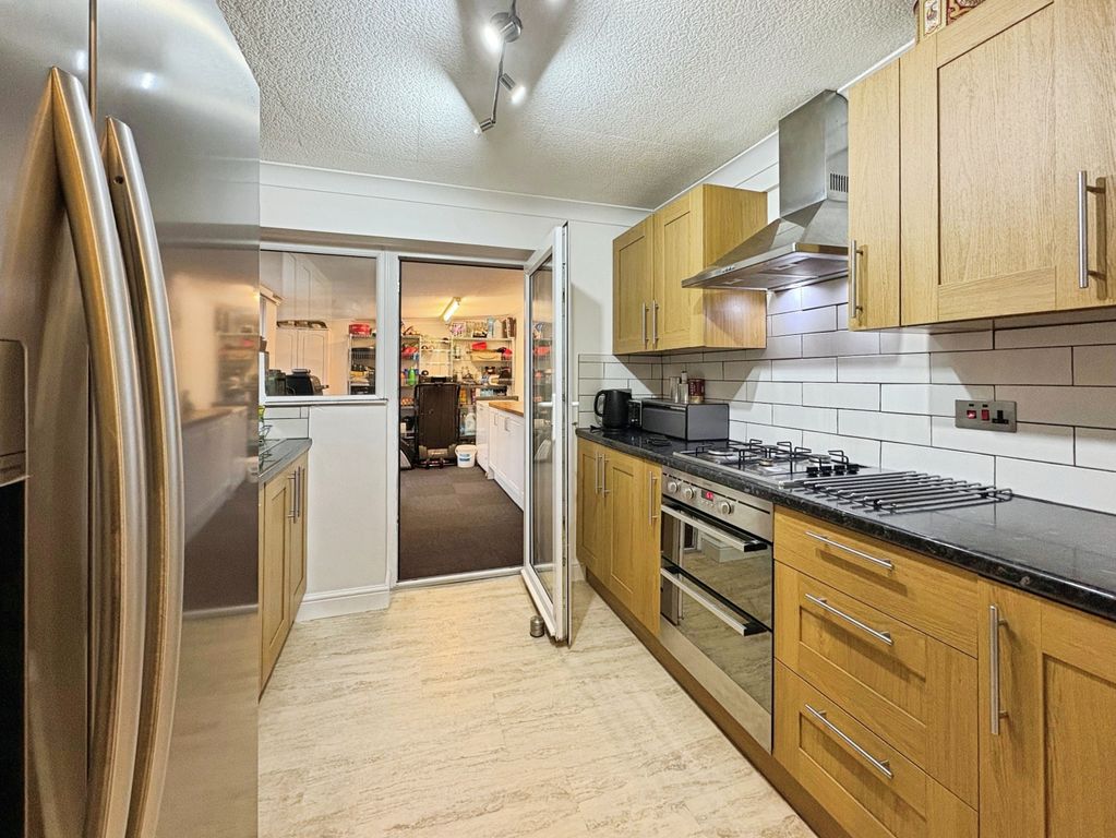 Property photo 2 of 29 2202F4Cb-17