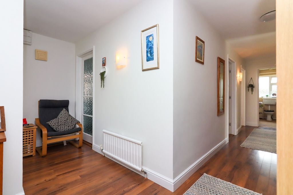 Property photo 3 of 29 Image00014