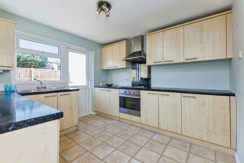 Property photo 3 of 16 Kitchen