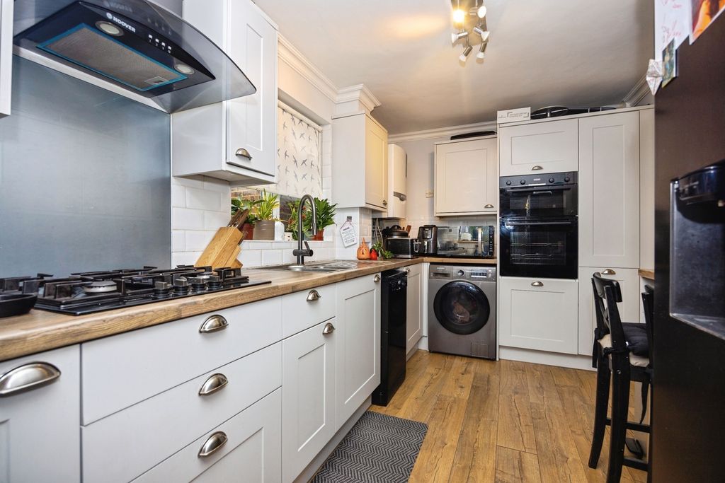 Property photo 3 of 17 Photo