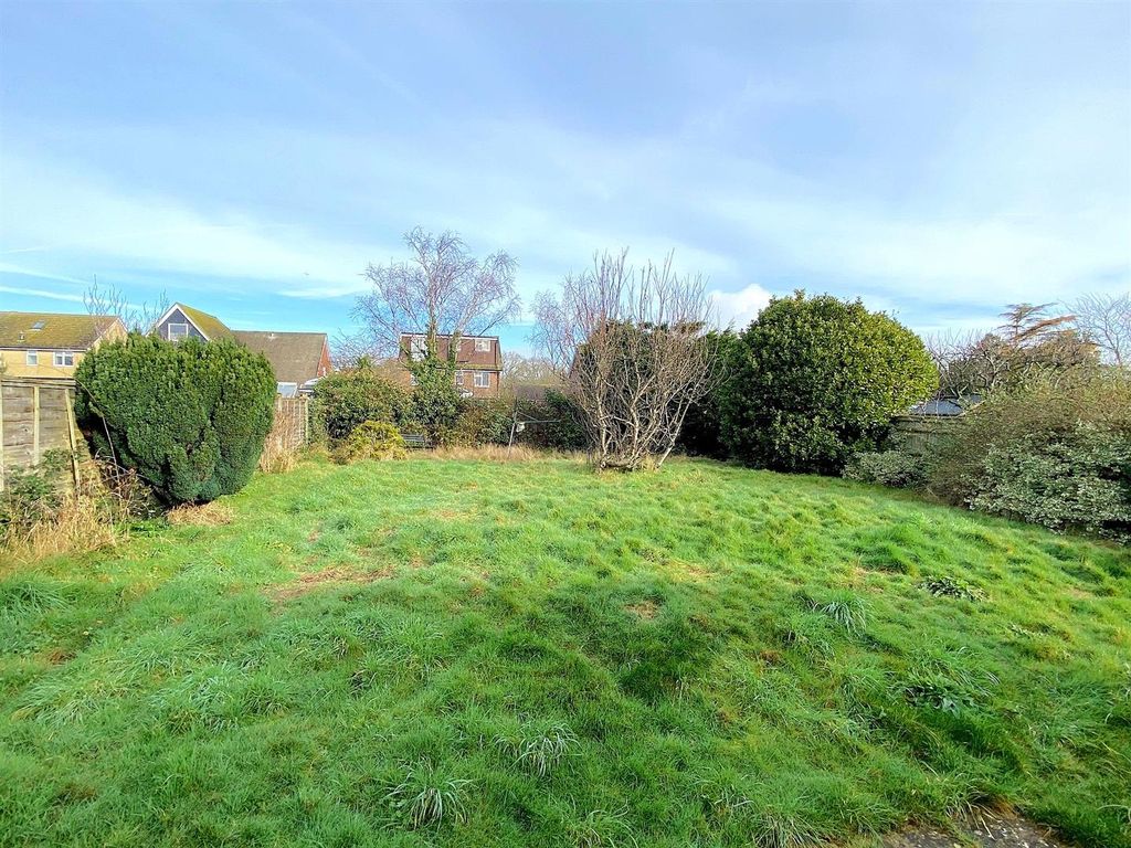 Property photo 2 of 13 7 Pebsham Drive - Garden.Jpg