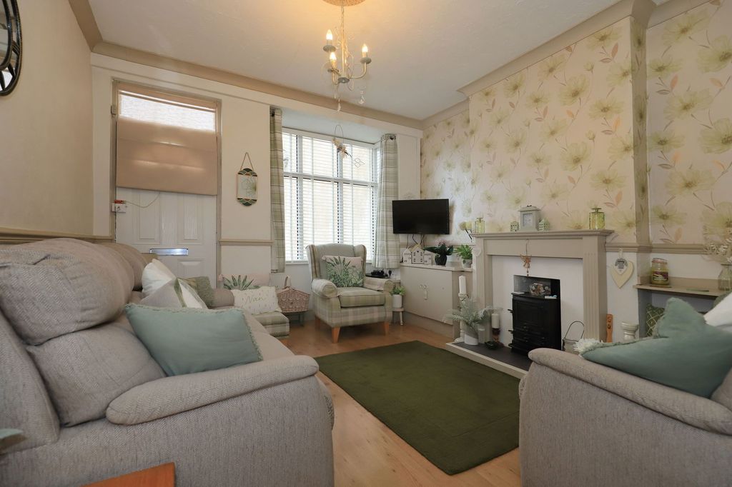 Property photo 2 of 25