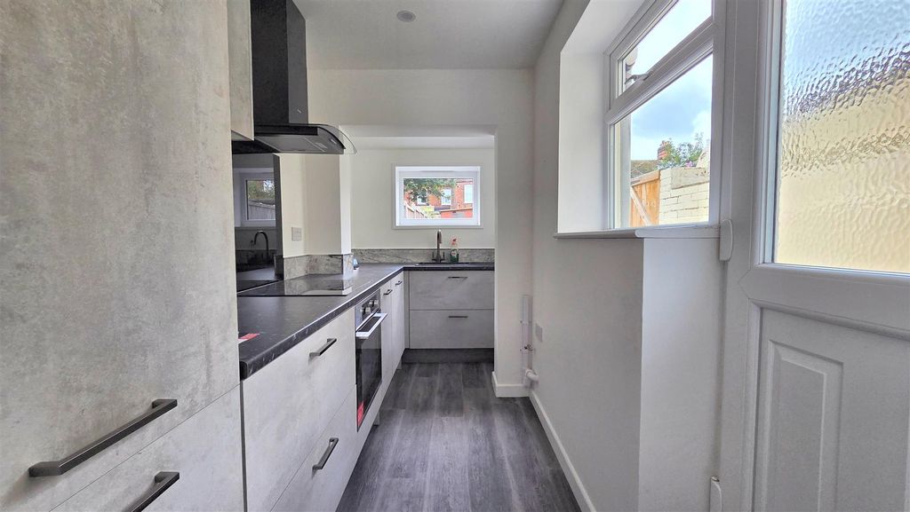 Property photo 3 of 9 Kitchen