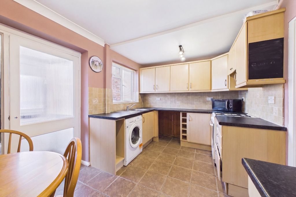 Property photo 2 of 8 Picture No. 10