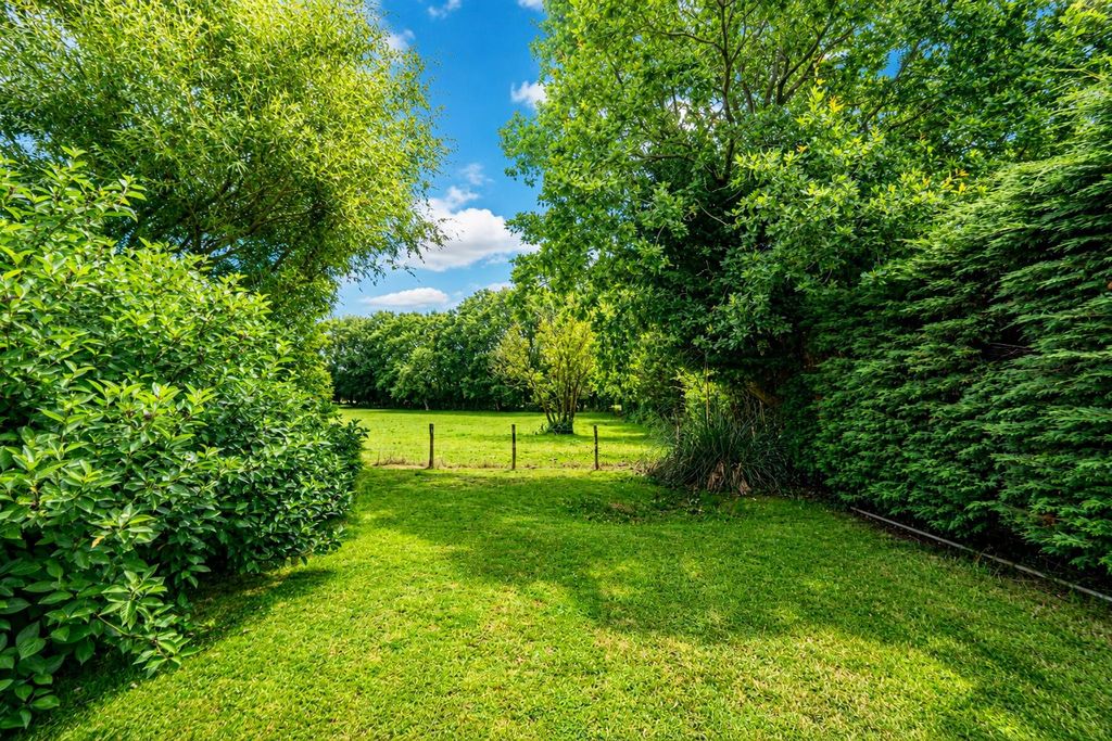 Property photo 3 of 33 25Bafb70-Cafc-412d-B1F0-6E074793d15d.Png