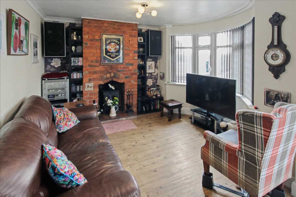 Property photo 2 of 25 Lounge