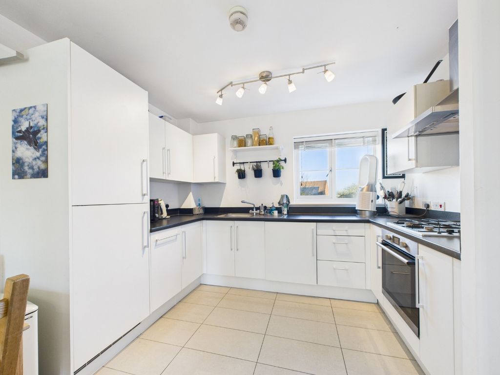 Property photo 2 of 11 4674052