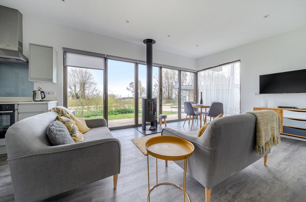 Property photo 2 of 12 1432238-24-69c2B5...