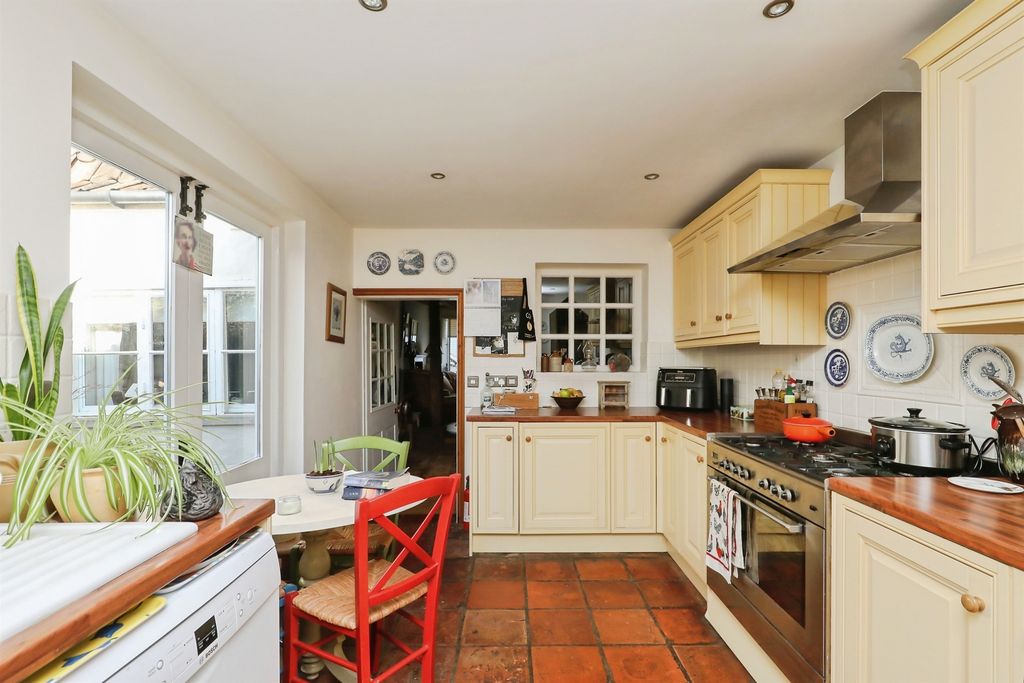 Property photo 3 of 17