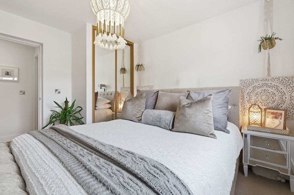 Additional image 11 of 2 bed flat for saleBuckingham Road, Epping CM16