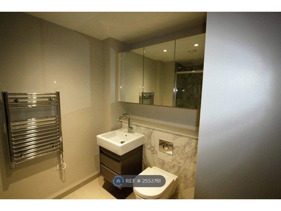 Property photo 2 of 10 Modern Bathroom