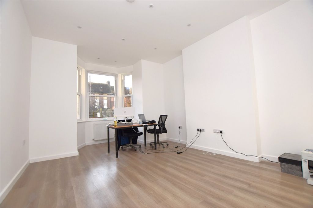 Property photo 2 of 13 Picture No. 04