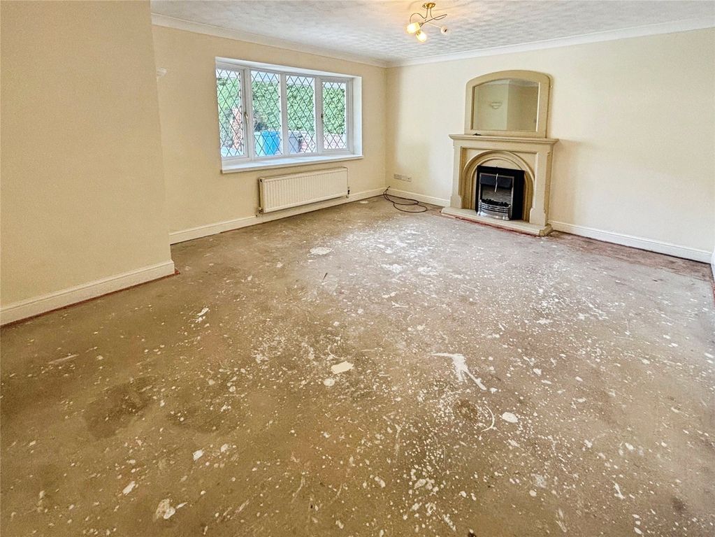 Property photo 2 of 16 Lounge