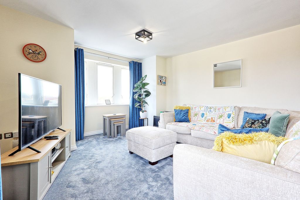 Property photo 3 of 11