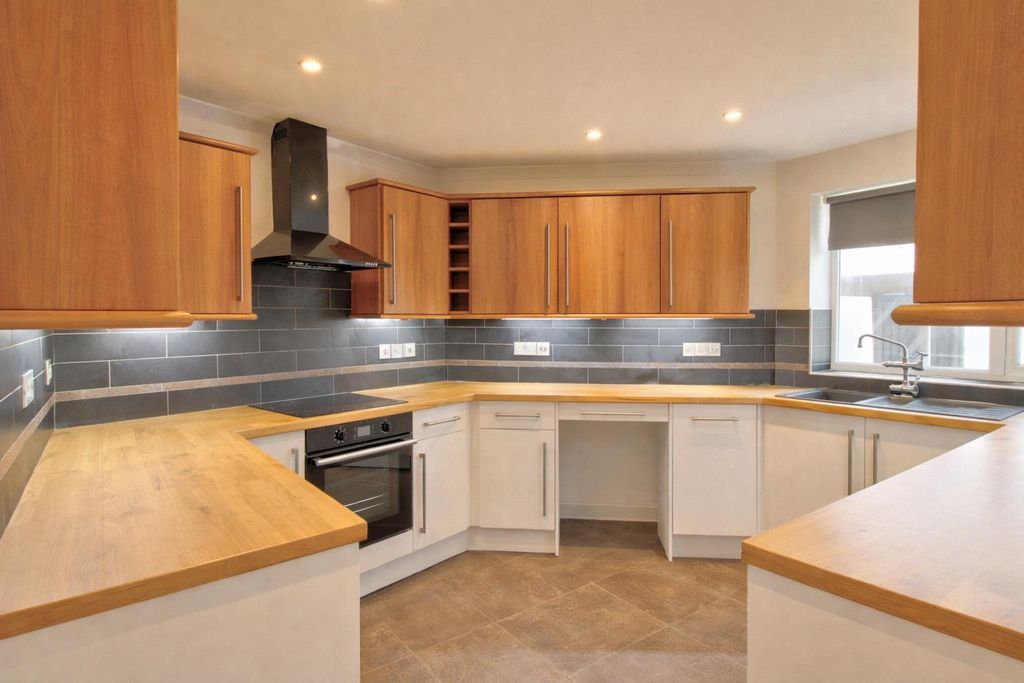 Property photo 3 of 15 Kitchen.Png