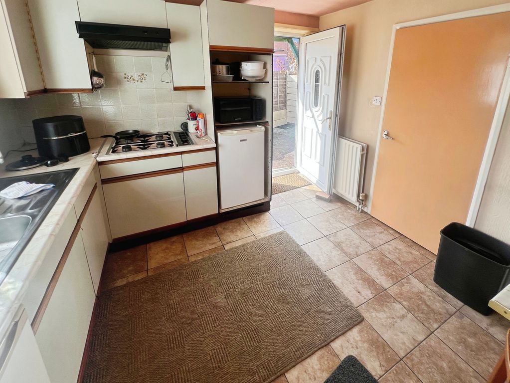 Property photo 3 of 15 Kitchen