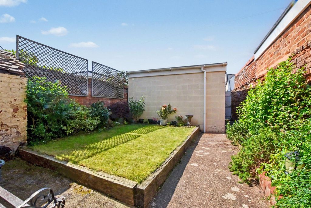 Property photo 2 of 24 Garden