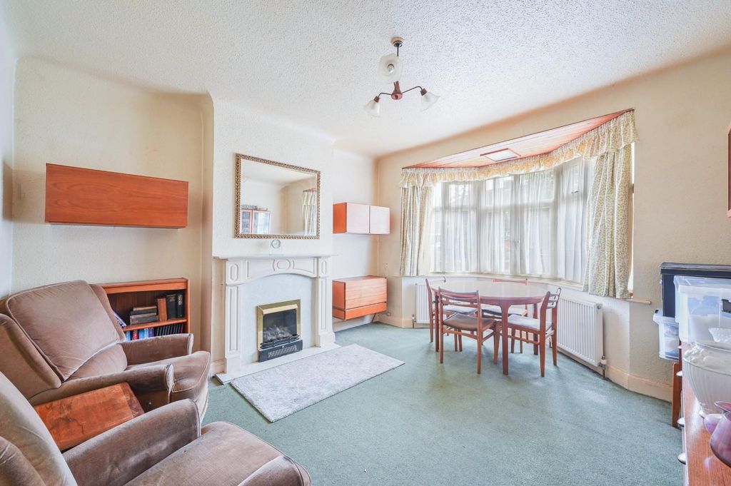 Property photo 3 of 14 Seaforth Gardens (1).Jpg