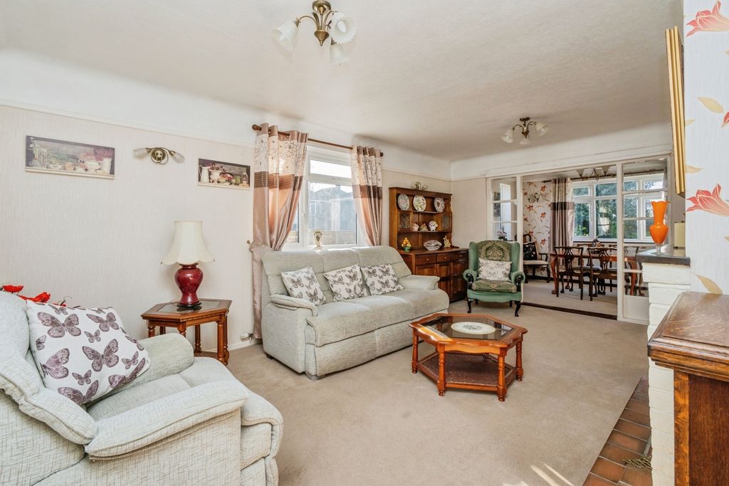 Property photo 2 of 17 Photo