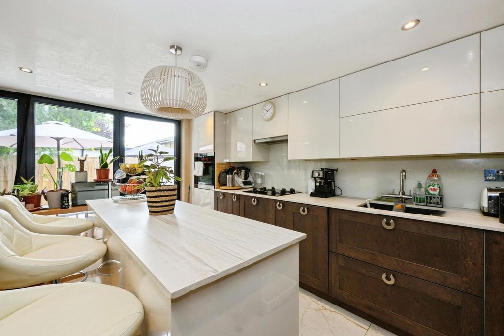 Property photo 1 of 17 Pbox-Img.Jpg