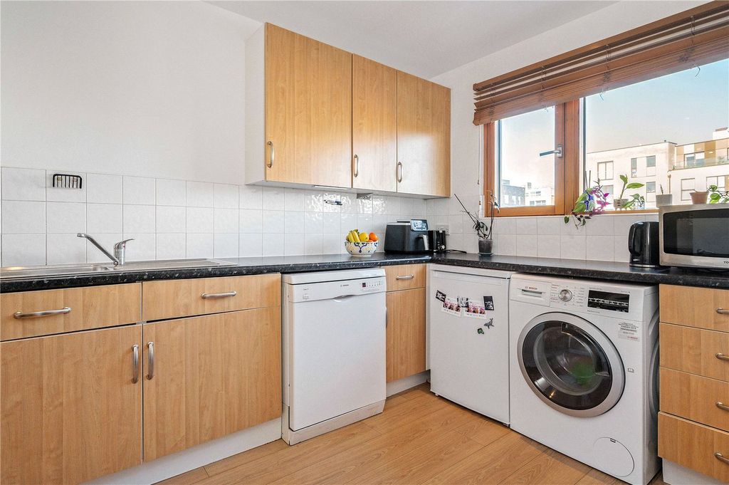 Property photo 2 of 11 Kitchen