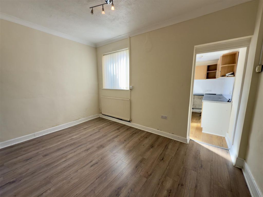 Property photo 3 of 9 Dining Room