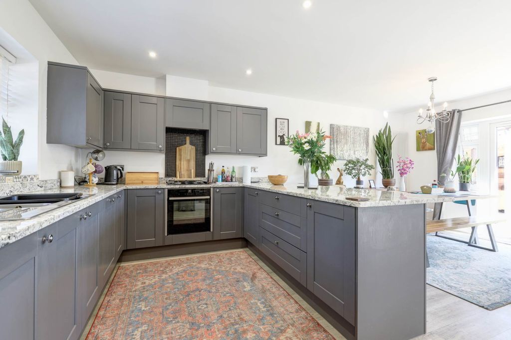 Property photo 3 of 25