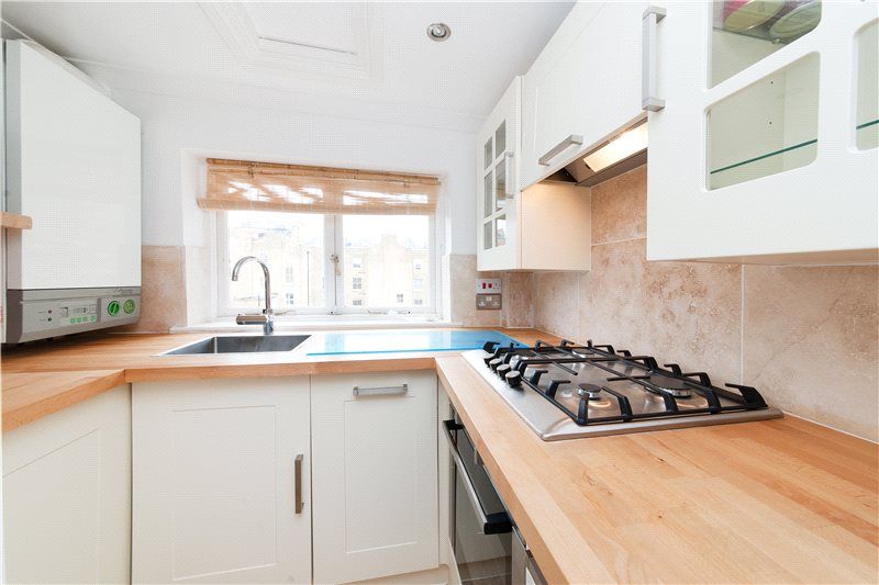 Property photo 3 of 11 Kitchen