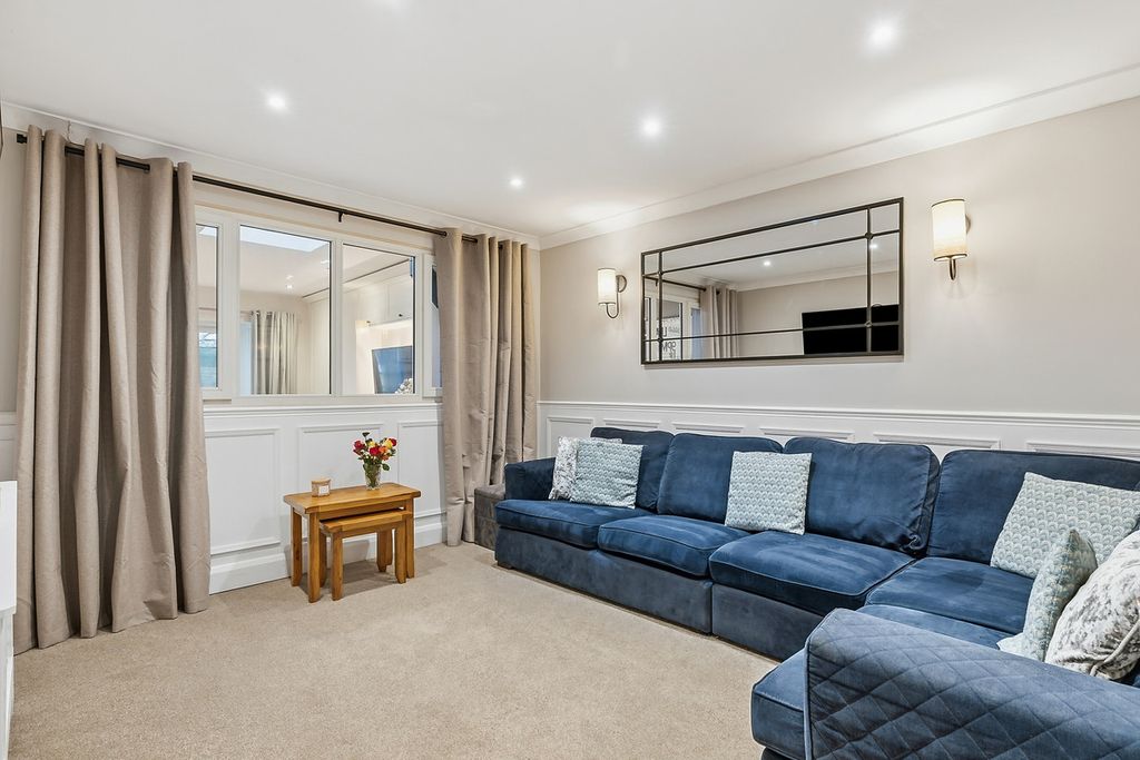 Property photo 3 of 25