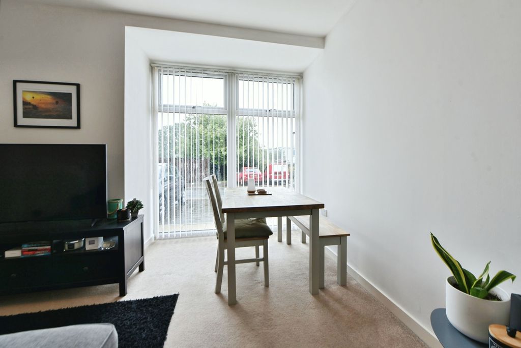 Property photo 3 of 17 Photo