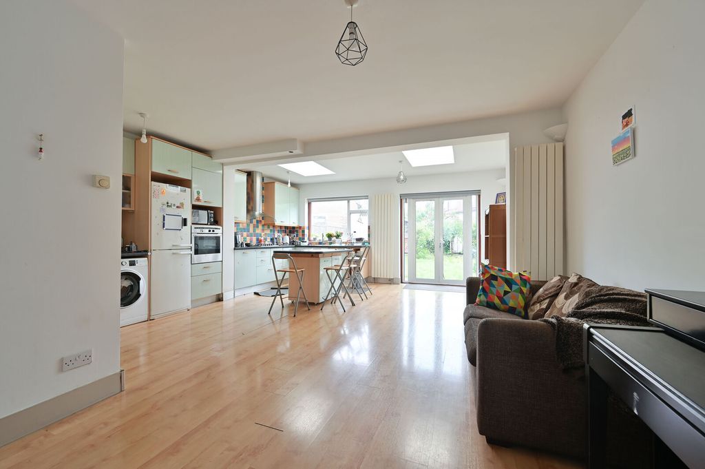 Property photo 3 of 12